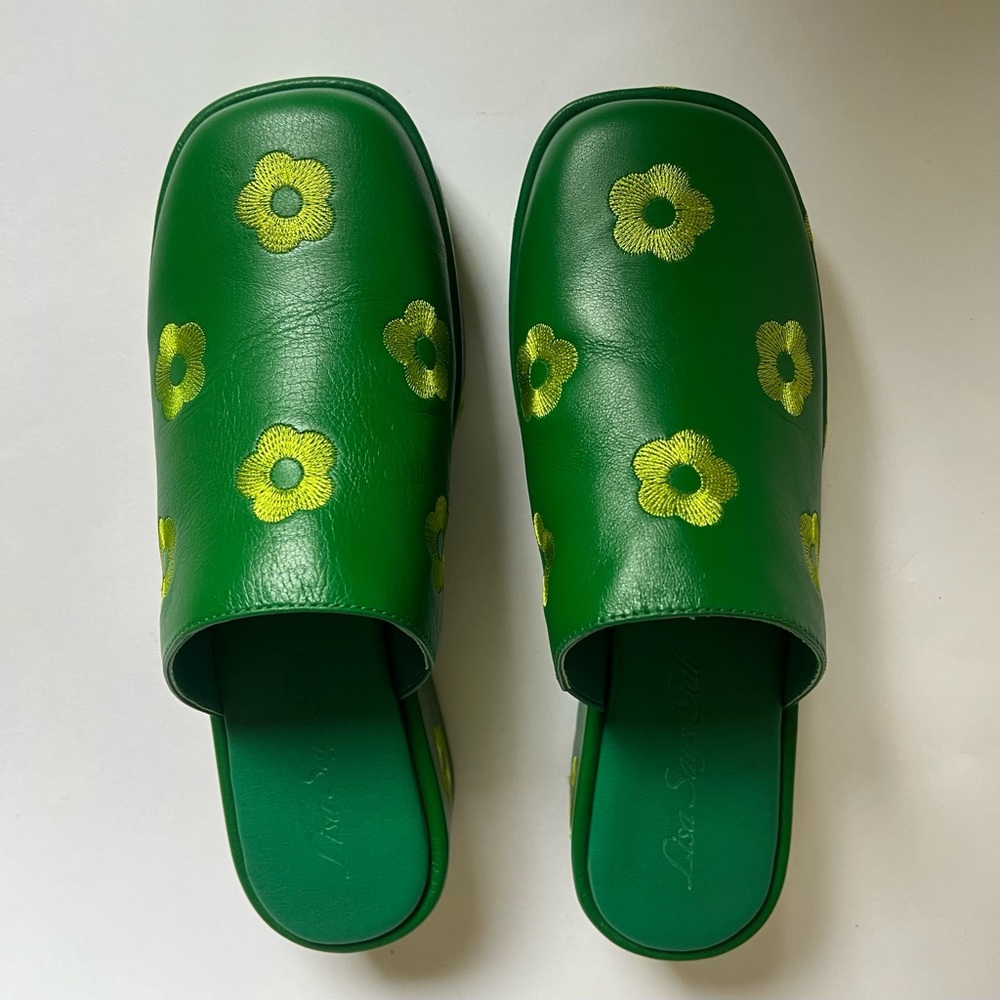 Lisa Says Gah Dakota Clogs